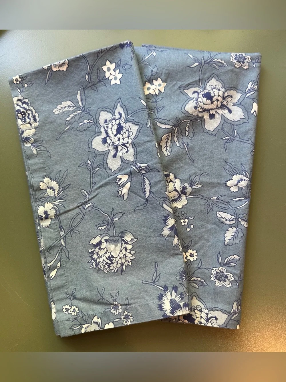 Williams Sonoma • set of 2 cloth napkins • flowery